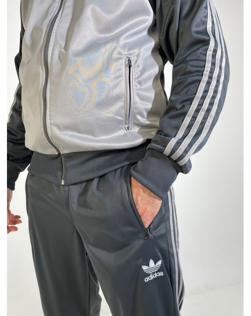 Костюм спортивный adidas строгий Костюм спортивный adidas строгий