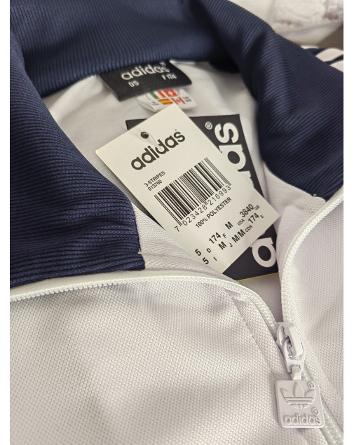 Костюм adidas строгий лакоста белый Костюм adidas строгий лакоста белый