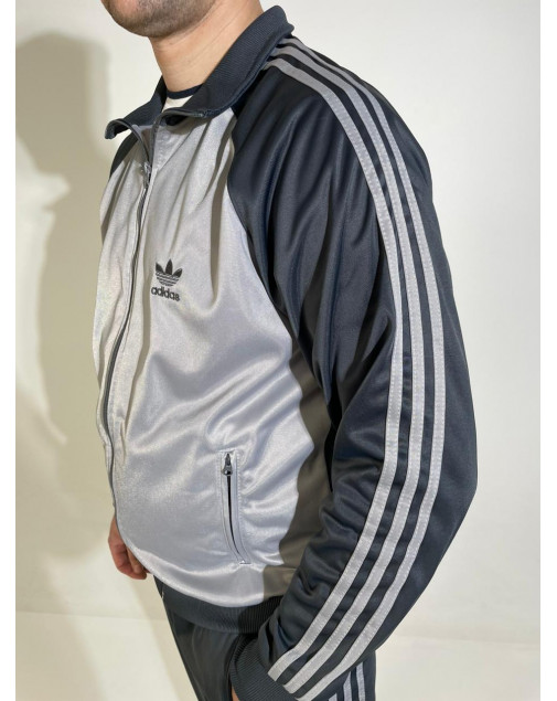 Костюм спортивный adidas строгий Костюм спортивный adidas строгий