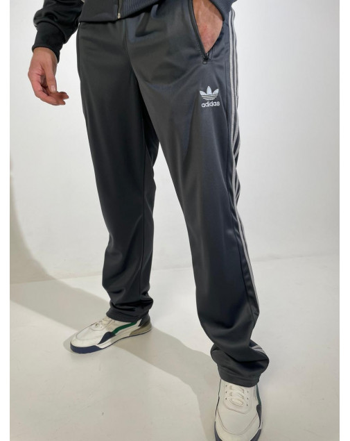 Костюм спортивный adidas строгий Костюм спортивный adidas строгий