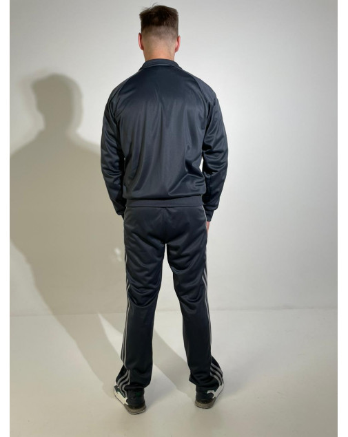 Костюм спортивный adidas строгий Костюм спортивный adidas строгий
