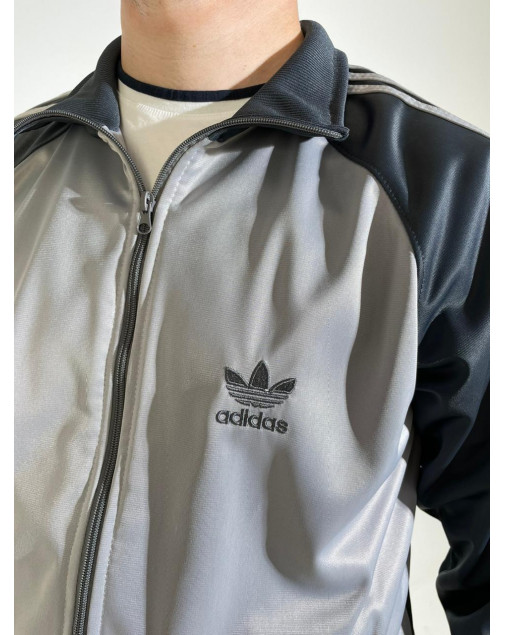 Костюм спортивный adidas строгий Костюм спортивный adidas строгий