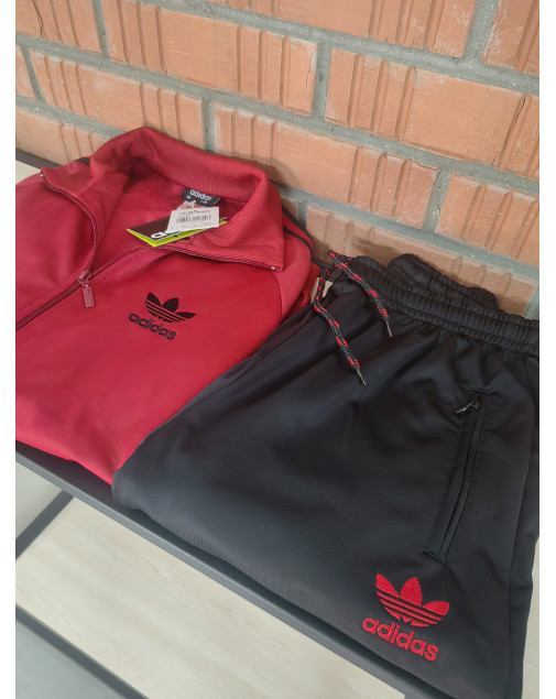 Костюм спортивный adidas строгий на манжете Костюм спортивный adidas строгий на манжете
