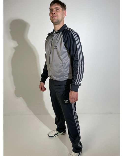 Костюм спортивный adidas строгий Костюм спортивный adidas строгий